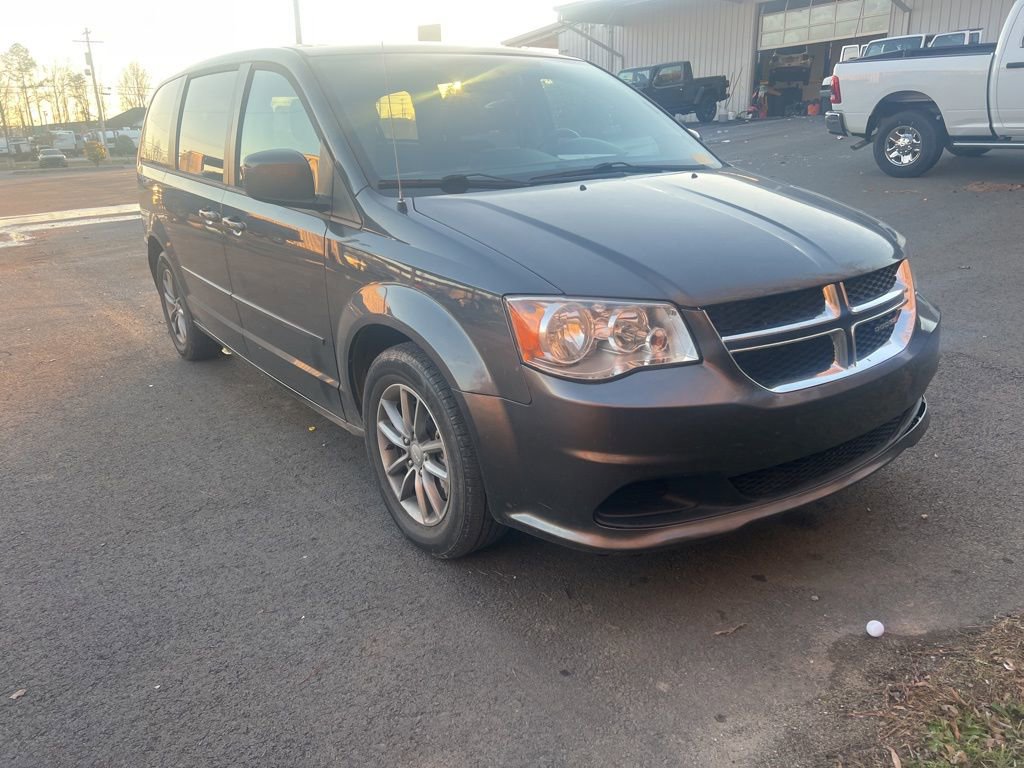 Used 2016 Dodge Grand Caravan SE image 3