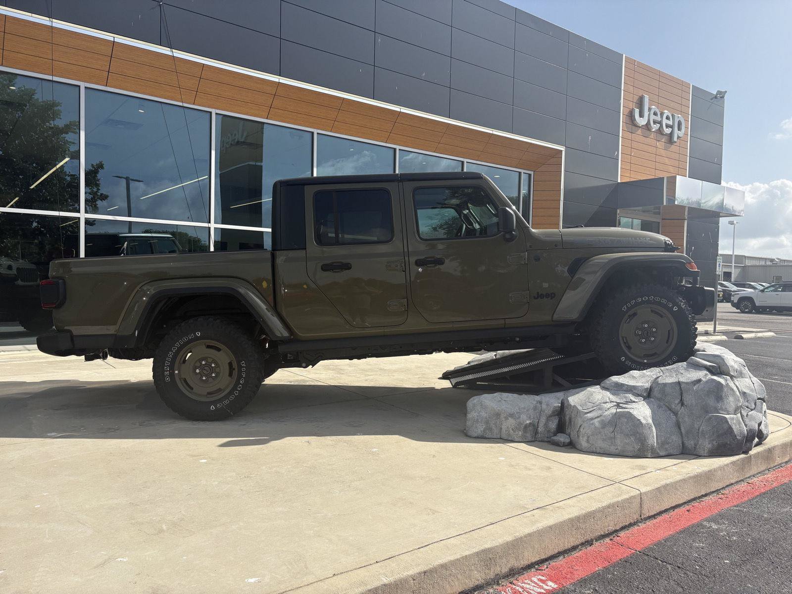 New 2026 Jeep Gladiator Willys AWD/4WD image 8