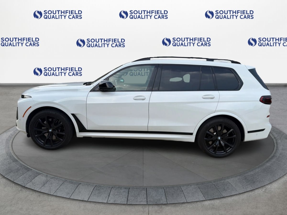 Used 2024 BMW X7 M60i w/ Executive Package AWD/4WD image 3