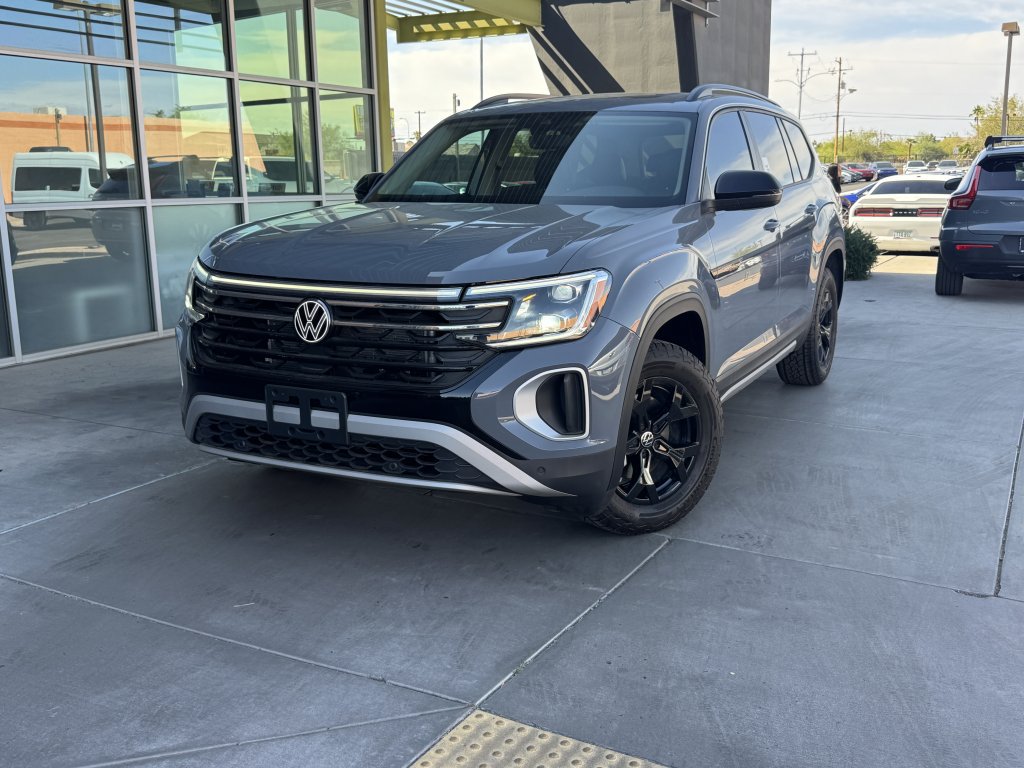 Used 2024 Volkswagen Atlas Peak Edition SE AWD/4WD image 2