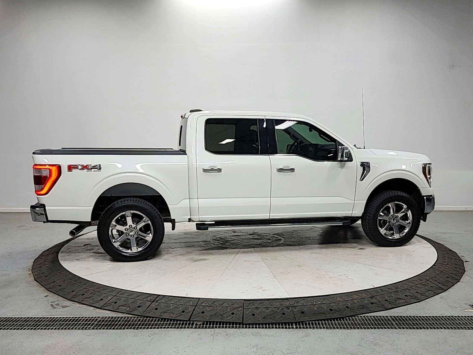 Used 2021 Ford F150 Lariat w/ Equipment Group 502A High AWD/4WD image 8