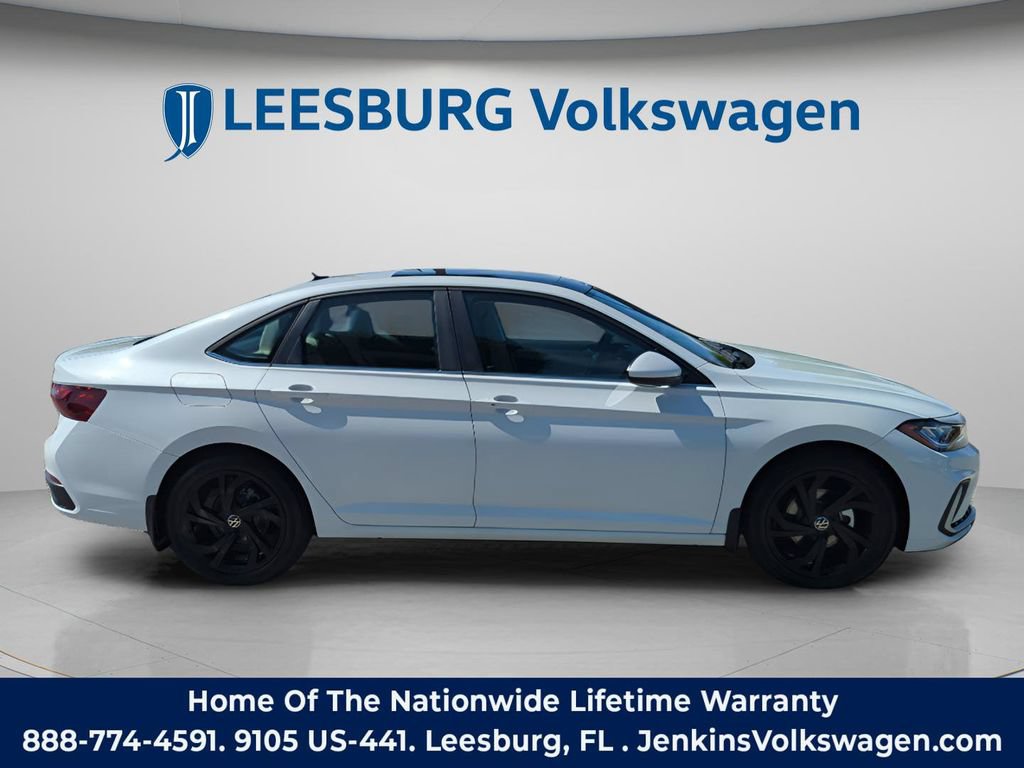 New 2026 Volkswagen Jetta SE FWD image 3