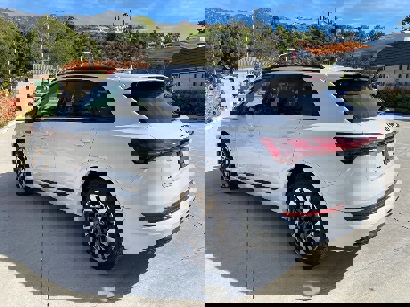 Used 2022 Audi e-tron Premium w/ Convenience Plus Package image 11