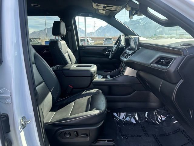 Used 2023 Chevrolet Suburban Premier image 17