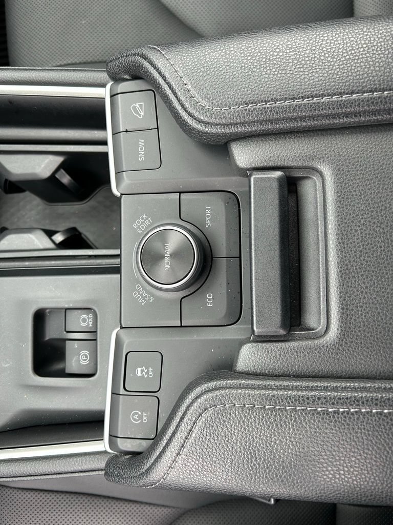 Used 2025 Toyota Grand Highlander AWD image 25