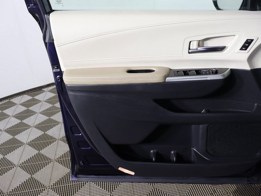 Used 2022 Toyota Sienna Limited AWD/4WD image 24