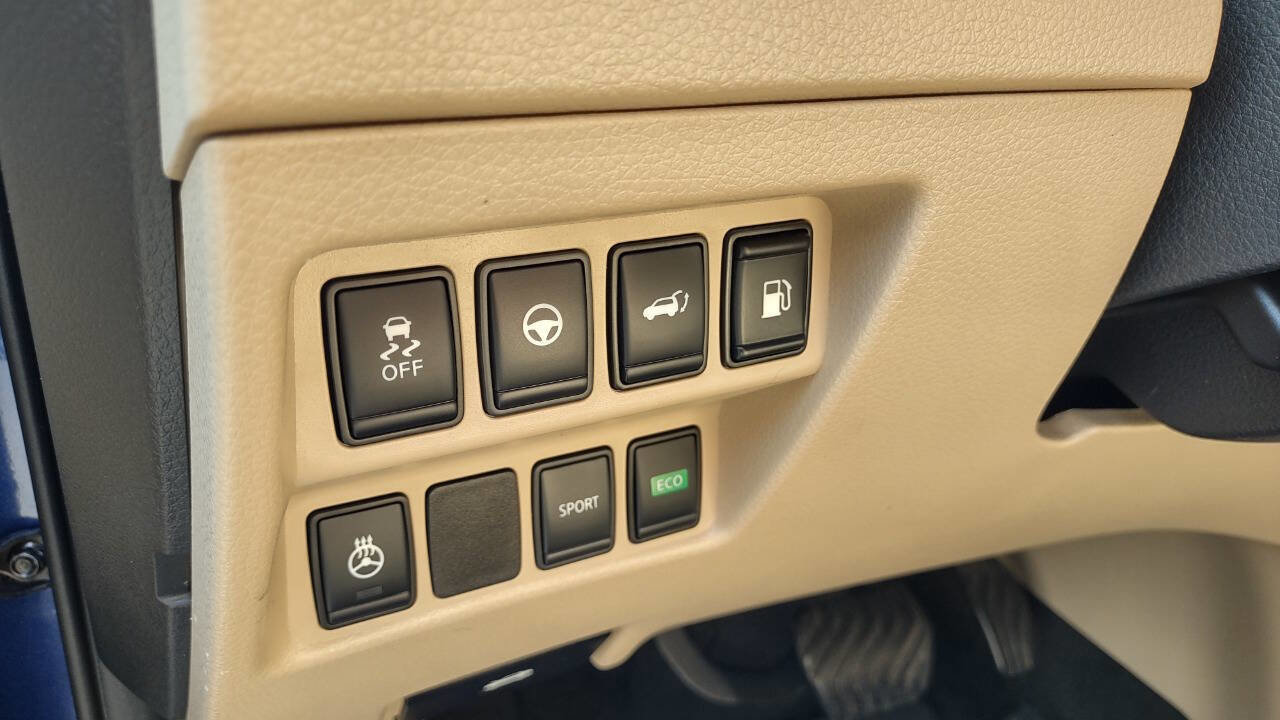 Used 2019 Nissan Rogue SV w/ Premium Package image 16