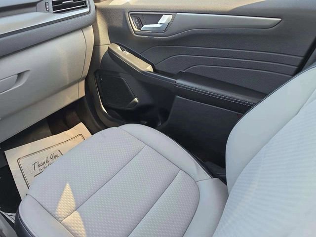 Used 2025 Ford Escape SE FWD image 19