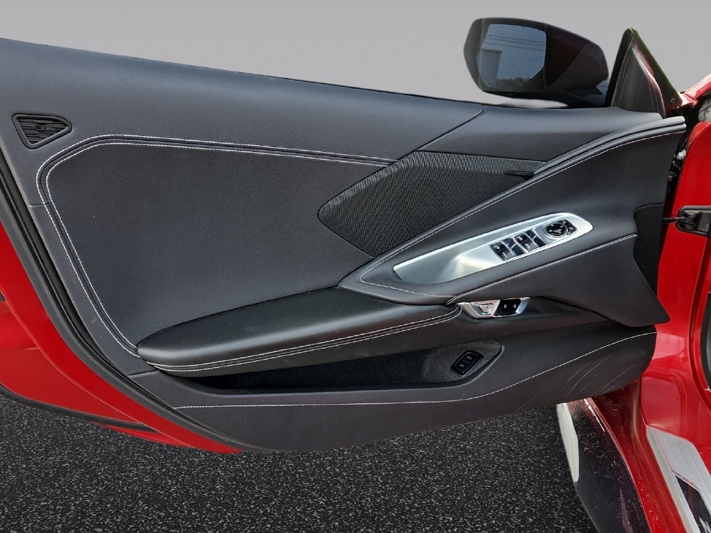 Used 2025 Chevrolet Corvette Z06 RWD image 12
