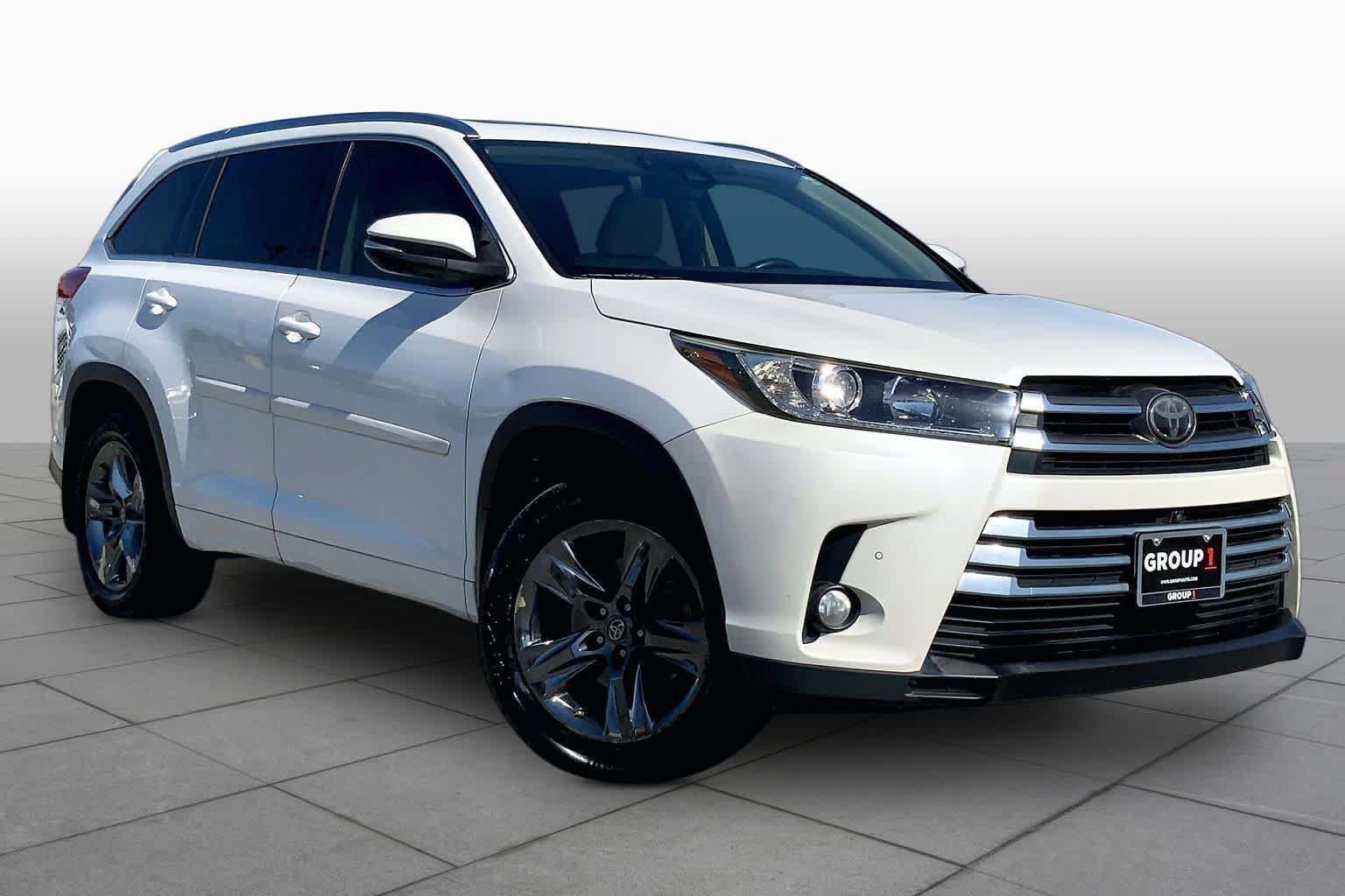 Used 2018 Toyota Highlander Limited Platinum FWD image 3