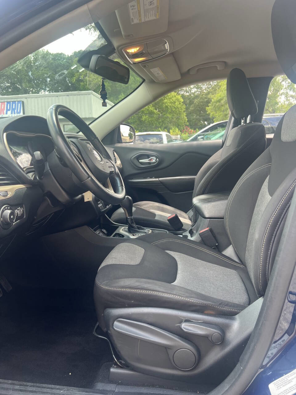 Used 2014 Jeep Cherokee Latitude FWD image 15