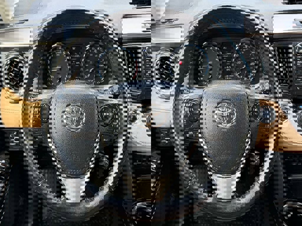 Used 2016 Toyota RAV4 Limited image 17