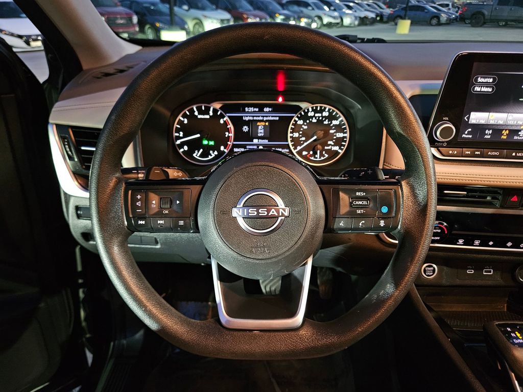 Used 2023 Nissan Rogue SV image 16