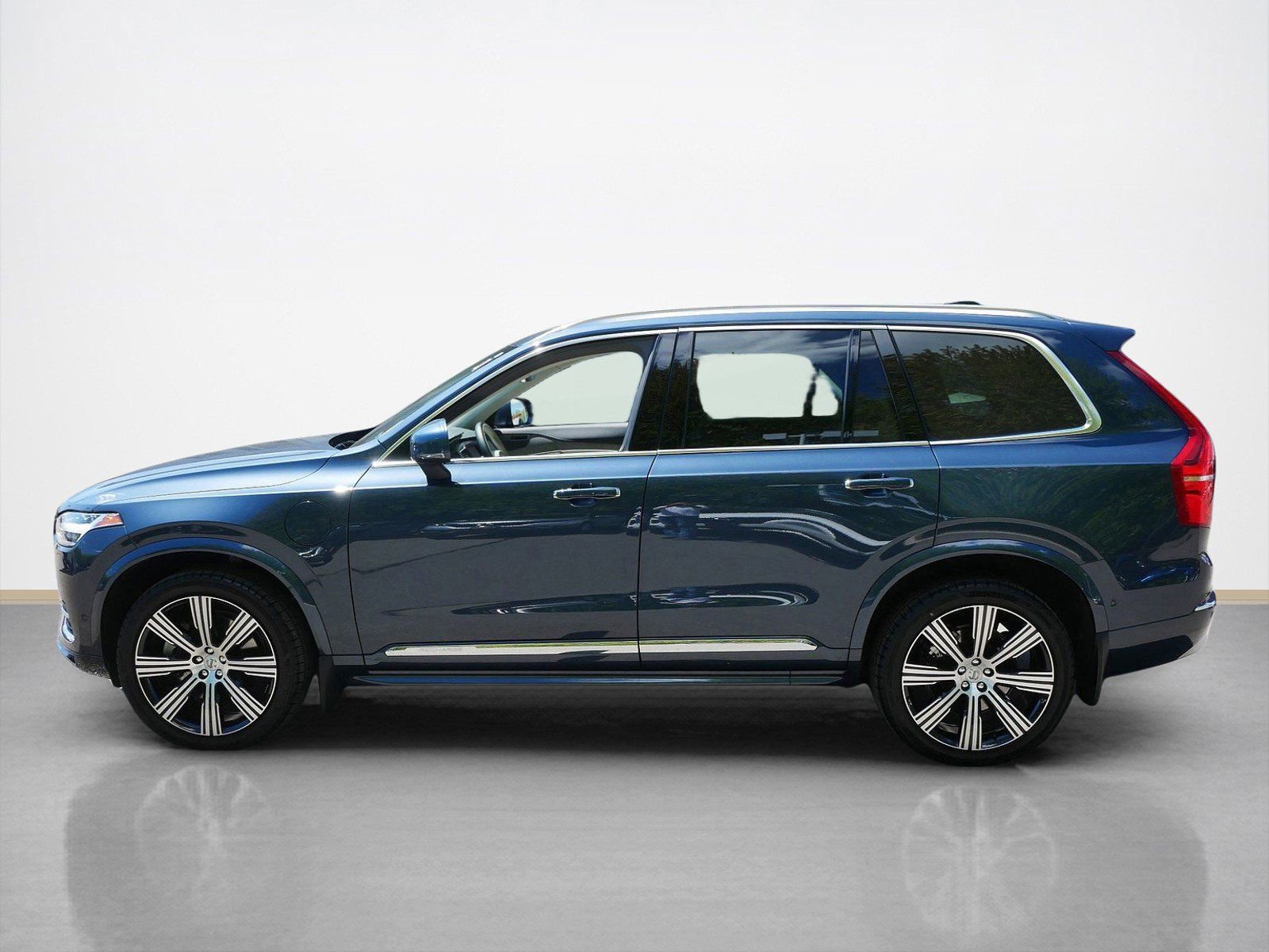 Used 2022 Volvo XC90 T8 Inscription w/ Advanced Package AWD/4WD image 6