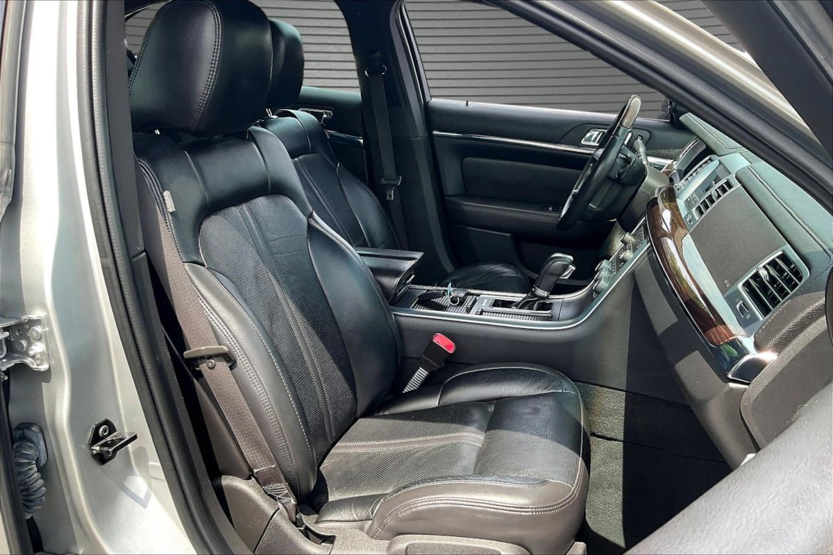 Used 2010 Lincoln MKS FWD image 26