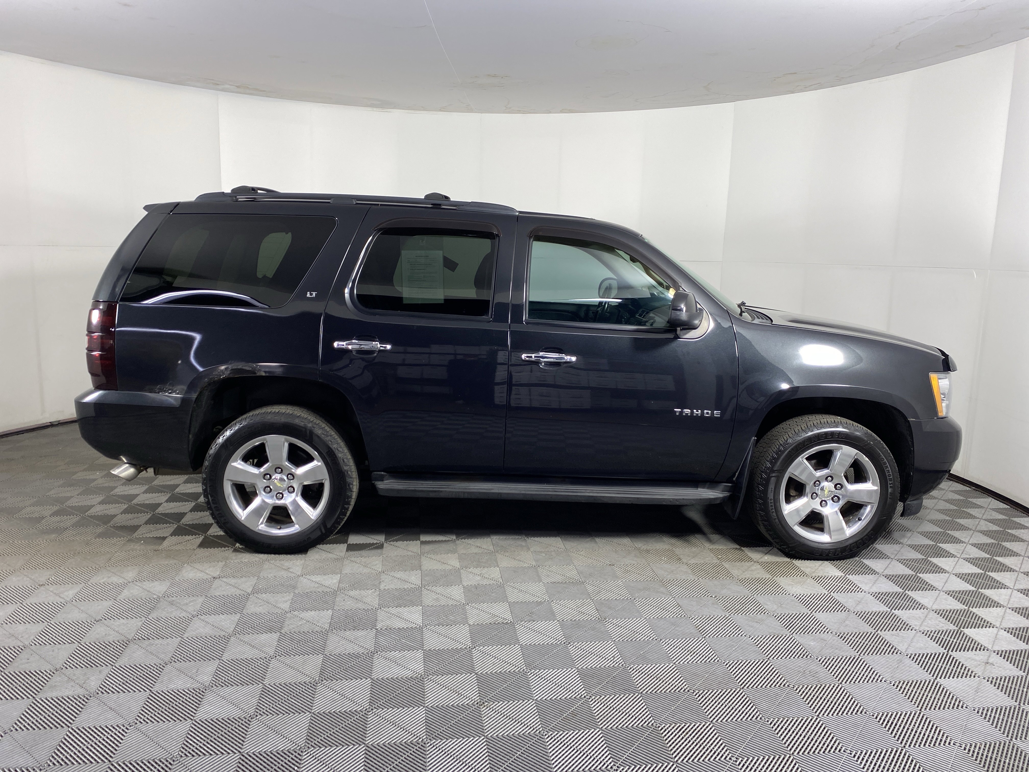 Used 2013 Chevrolet Tahoe LT w/ Luxury Package AWD/4WD image 5