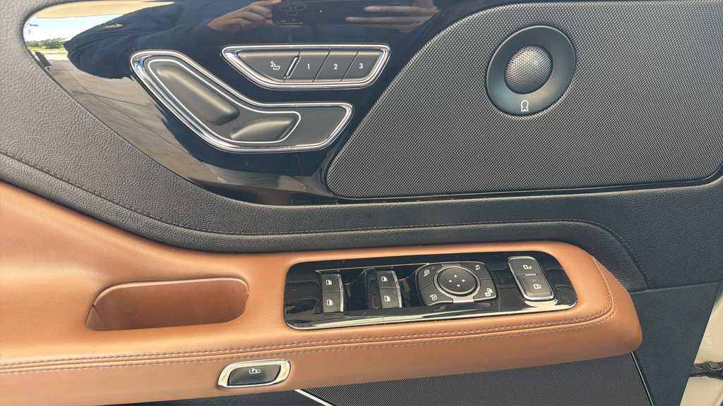 Used 2024 Lincoln Aviator Reserve w/ Equipment Group 201A AWD/4WD image 28