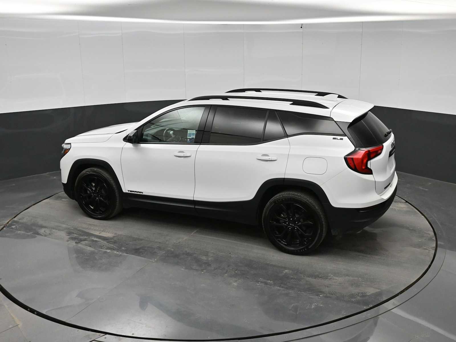 Used 2021 GMC Terrain SLE w/ Driver Convenience Package FWD image 29