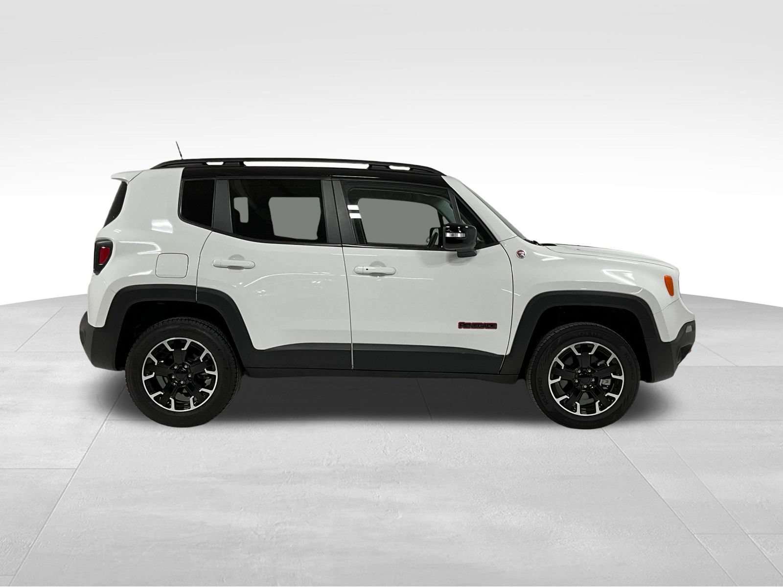 Used 2023 Jeep Renegade Trailhawk AWD/4WD image 4