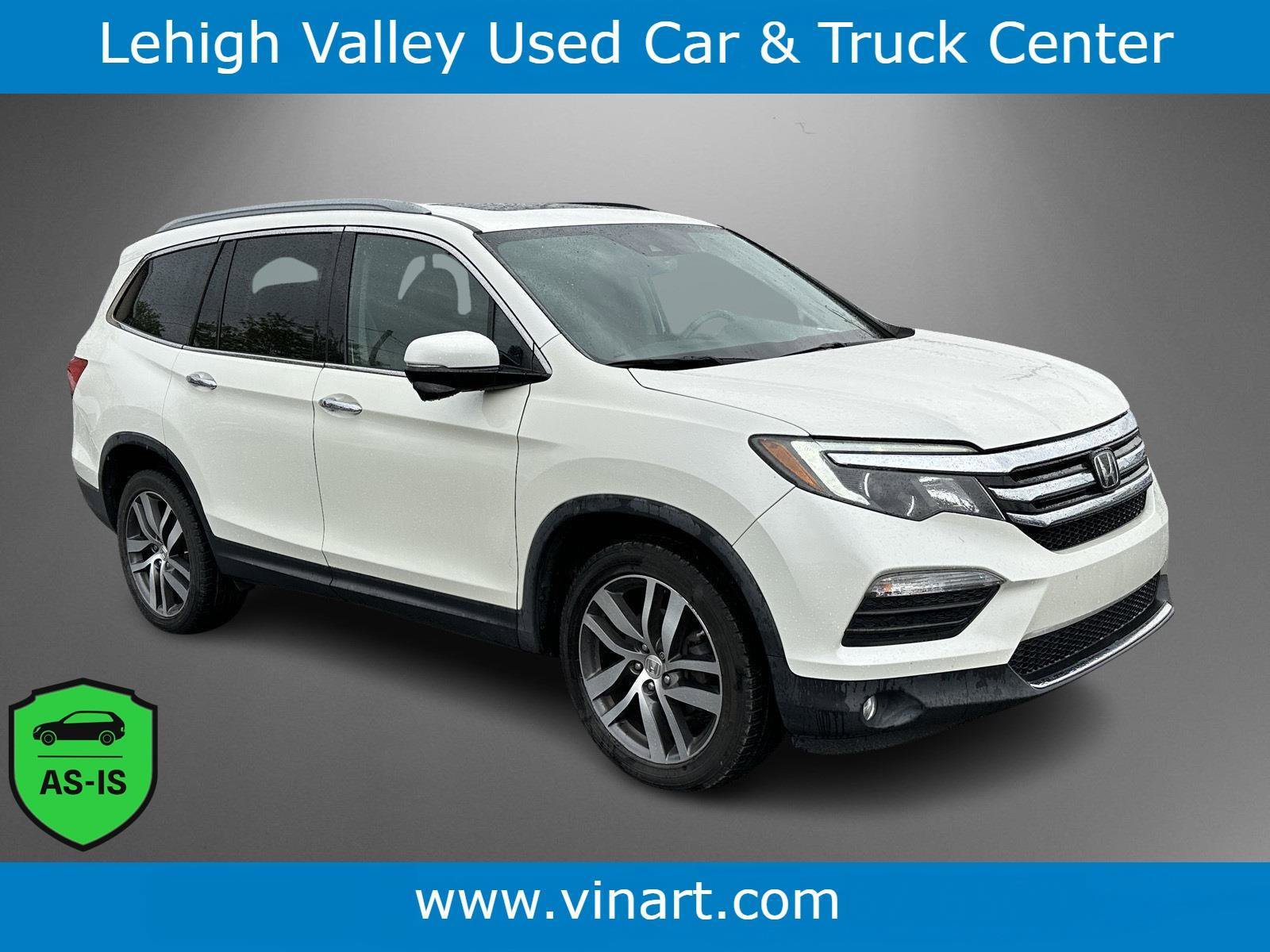 Used 2017 Honda Pilot Touring image 1