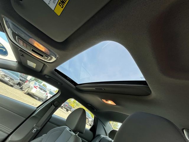 Used 2025 Hyundai Elantra SEL image 19