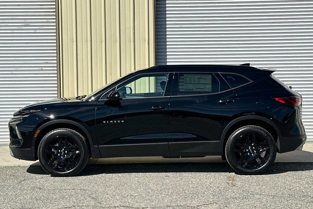 New 2026 Chevrolet Blazer LT w/ Convenience Package image 3