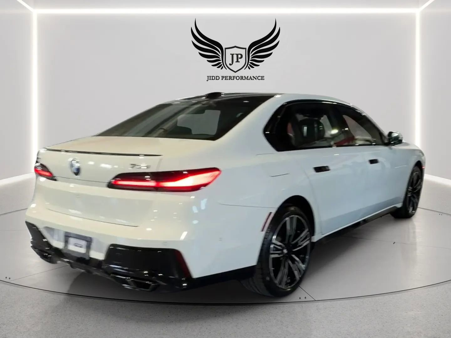 Used 2023 BMW 760i xDrive w/ Executive Package AWD/4WD image 3