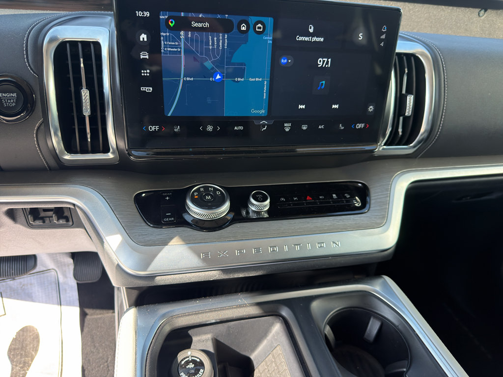 Used 2025 Ford Expedition Platinum w/ Driver's Package AWD/4WD image 14