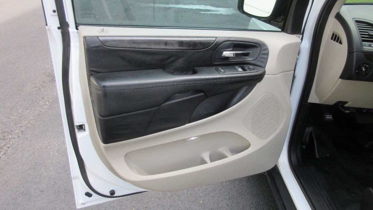 Used 2014 RAM C/V Tradesman FWD image 12