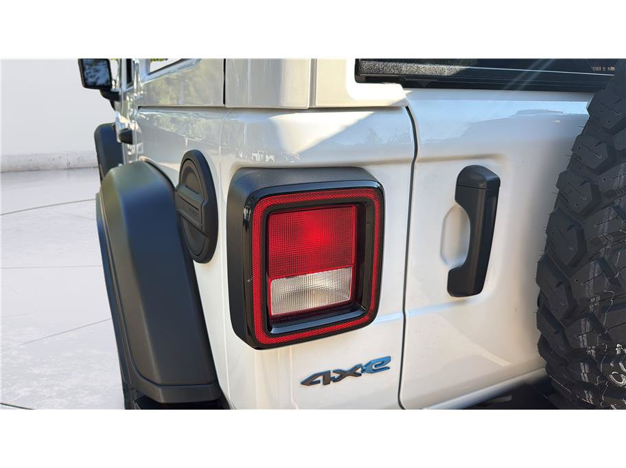 Used 2023 Jeep Wrangler Unlimited w/ Sun & Screen Package AWD/4WD image 25