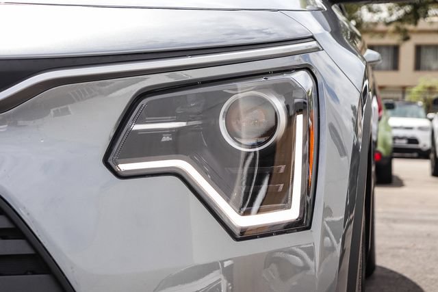 Certified 2025 Kia Niro EX FWD image 5