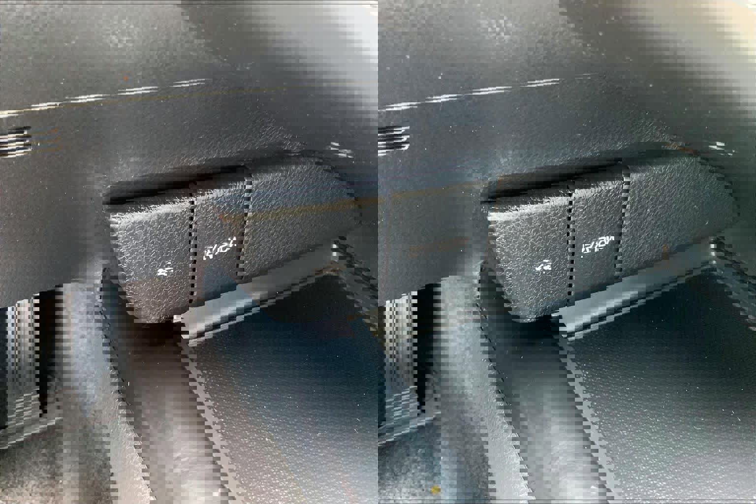 Used 2020 Toyota Camry SE w/ Convenience Package image 30