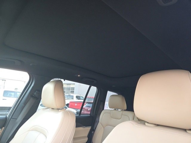 Used 2024 Jeep Grand Cherokee Limited w/ Luxury Tech Group II image 13