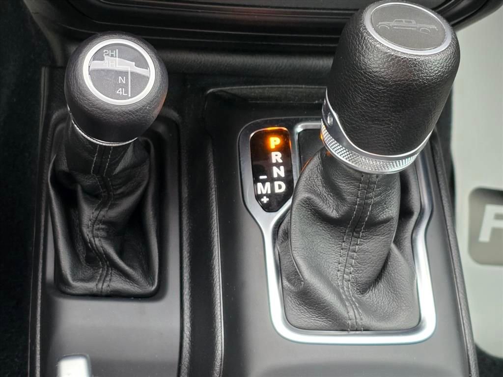 Used 2023 Jeep Gladiator Sport AWD/4WD image 19