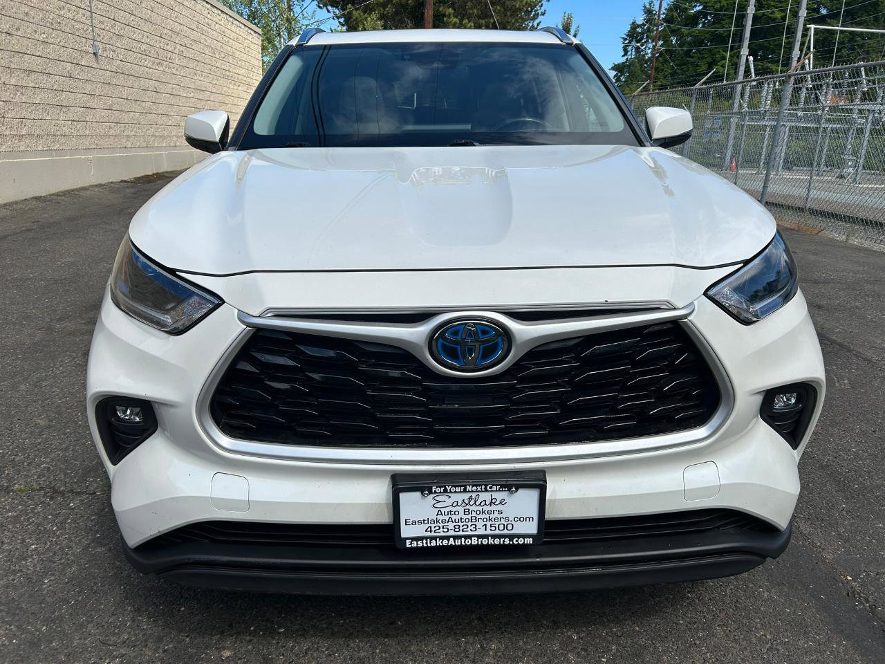 Used 2021 Toyota Highlander XLE image 2