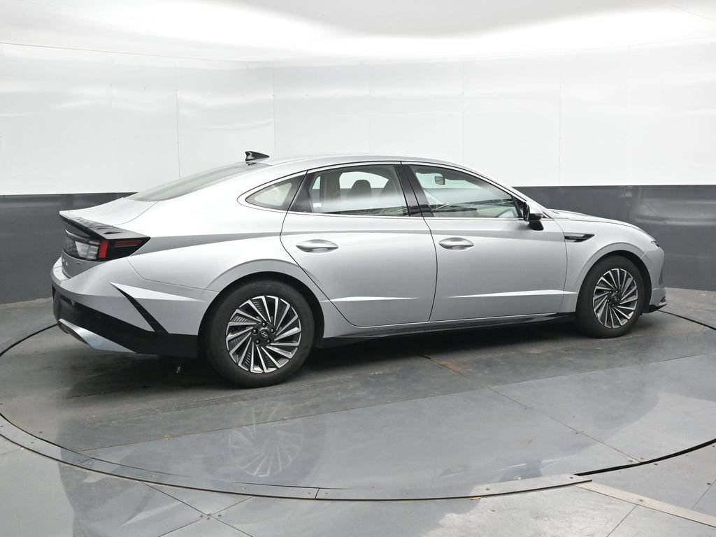 Certified 2025 Hyundai Sonata SEL FWD image 3
