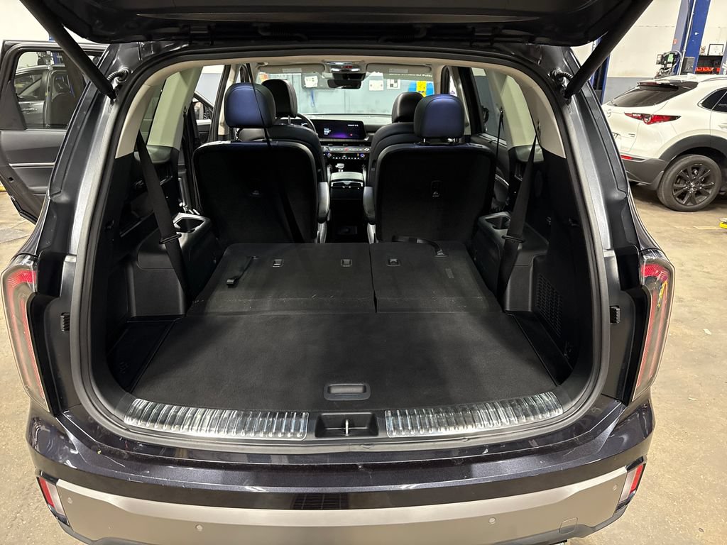 Used 2025 Kia Telluride SX w/ SX Captain's Chair Package AWD/4WD image 15