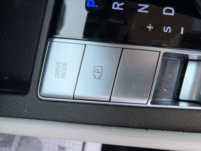 Used 2025 Hyundai Elantra Limited FWD image 21