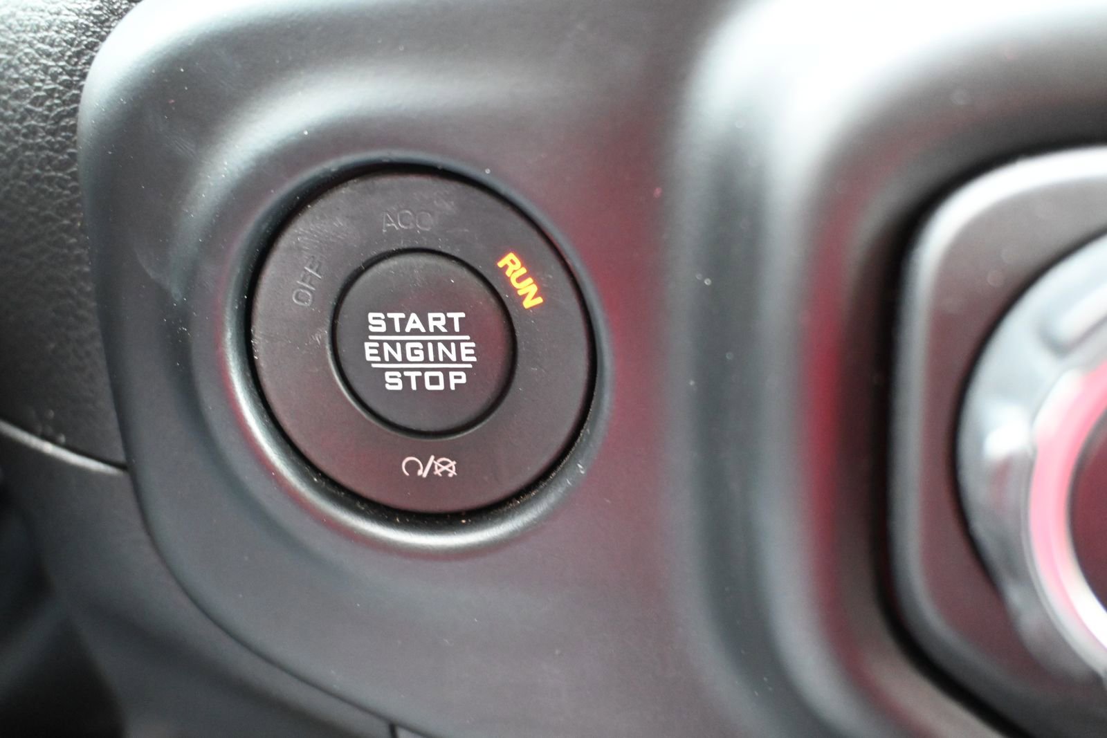 Used 2023 Jeep Gladiator Overland image 16