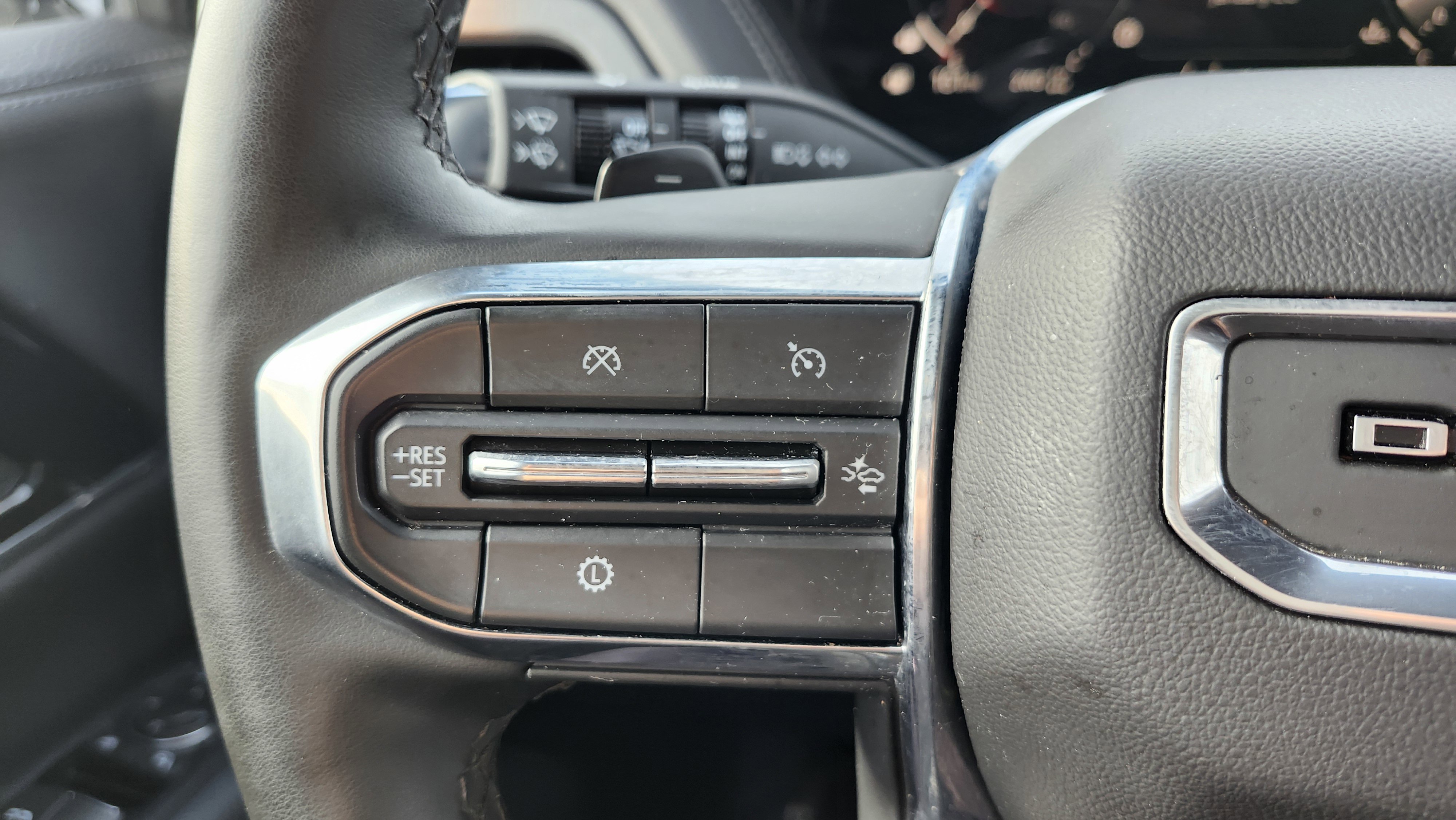 Used 2025 GMC Yukon Denali image 37