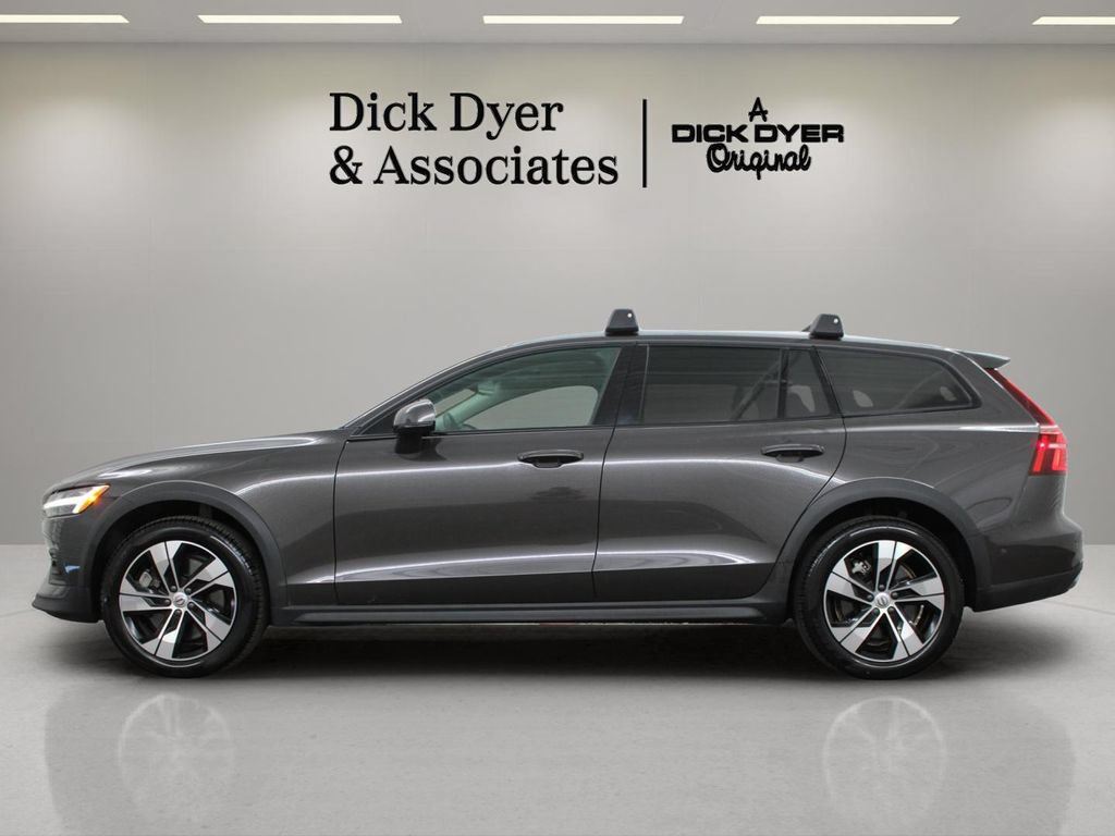 Certified 2023 Volvo V60 B5 Cross Country Plus w/ Climate Package AWD/4WD image 15