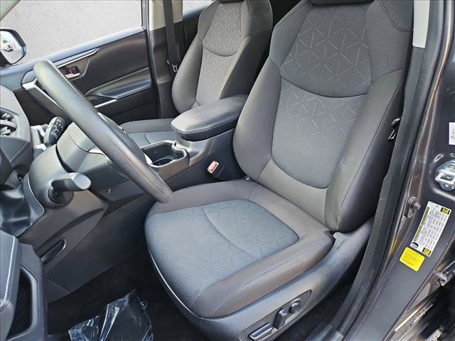 Used 2025 Toyota RAV4 XLE FWD image 15