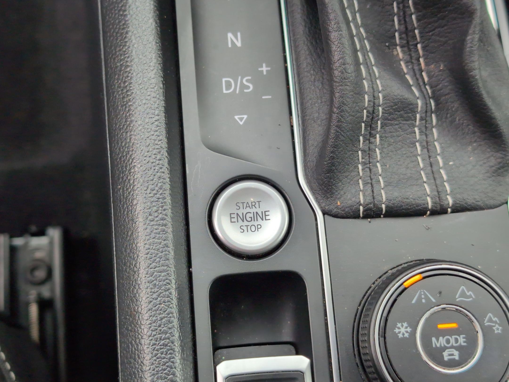 Used 2022 Volkswagen Atlas Cross Sport SE image 18