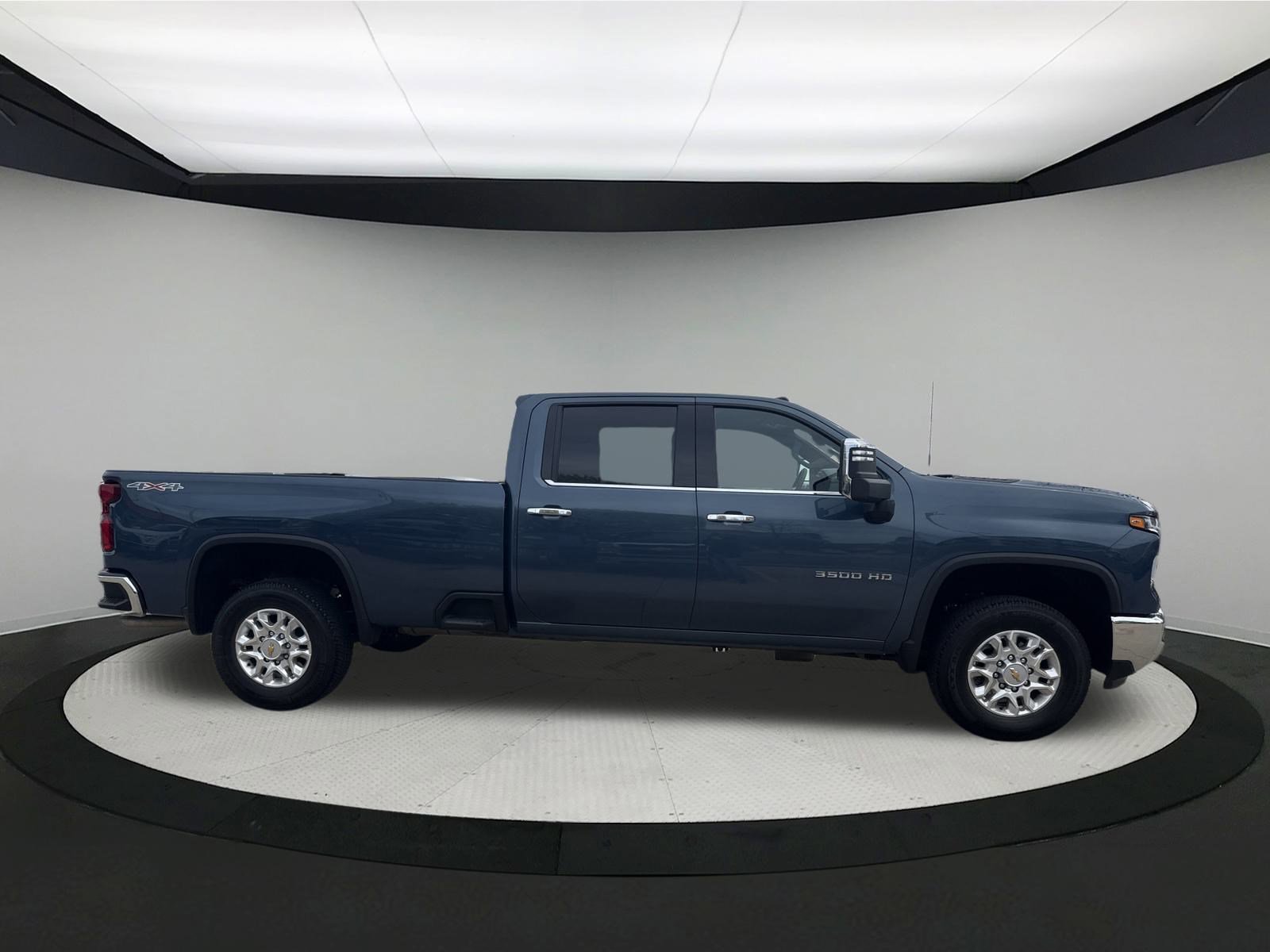 Used 2024 Chevrolet Silverado 3500 LTZ w/ LTZ Premium Package image 4