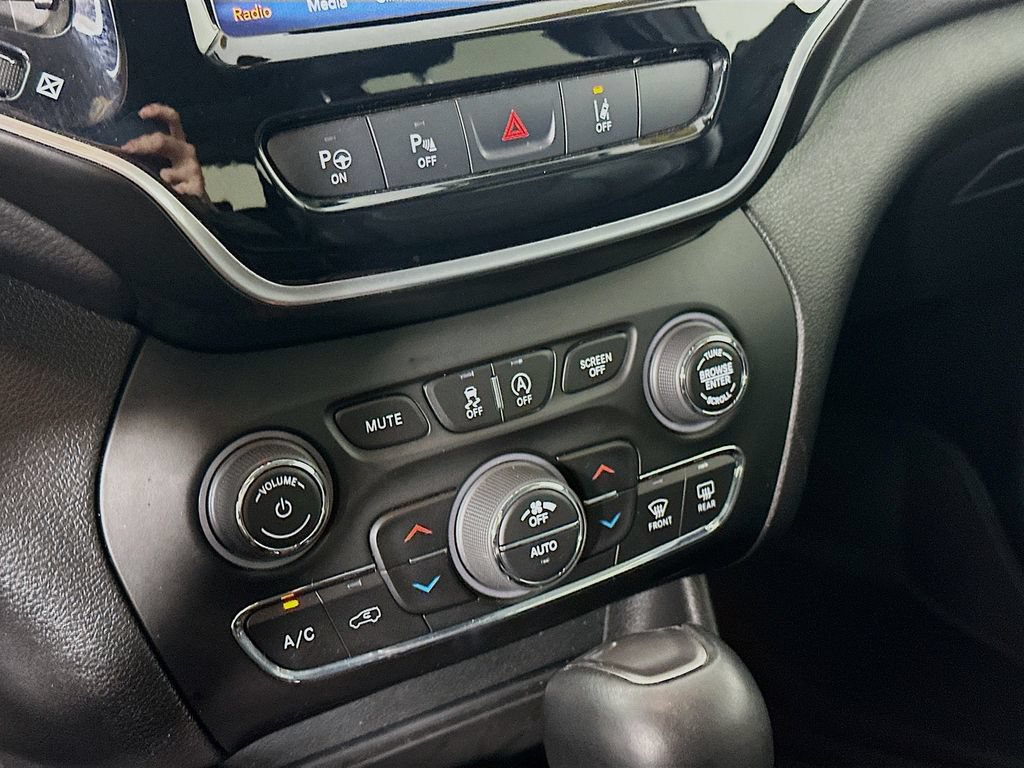 Certified 2021 Jeep Cherokee Limited AWD/4WD image 24