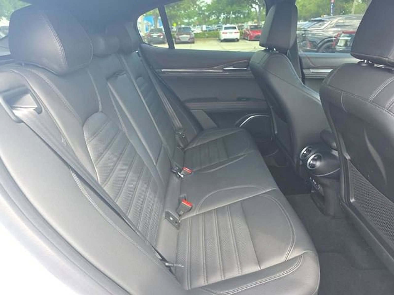 Used 2023 Alfa Romeo Stelvio Estrema image 15