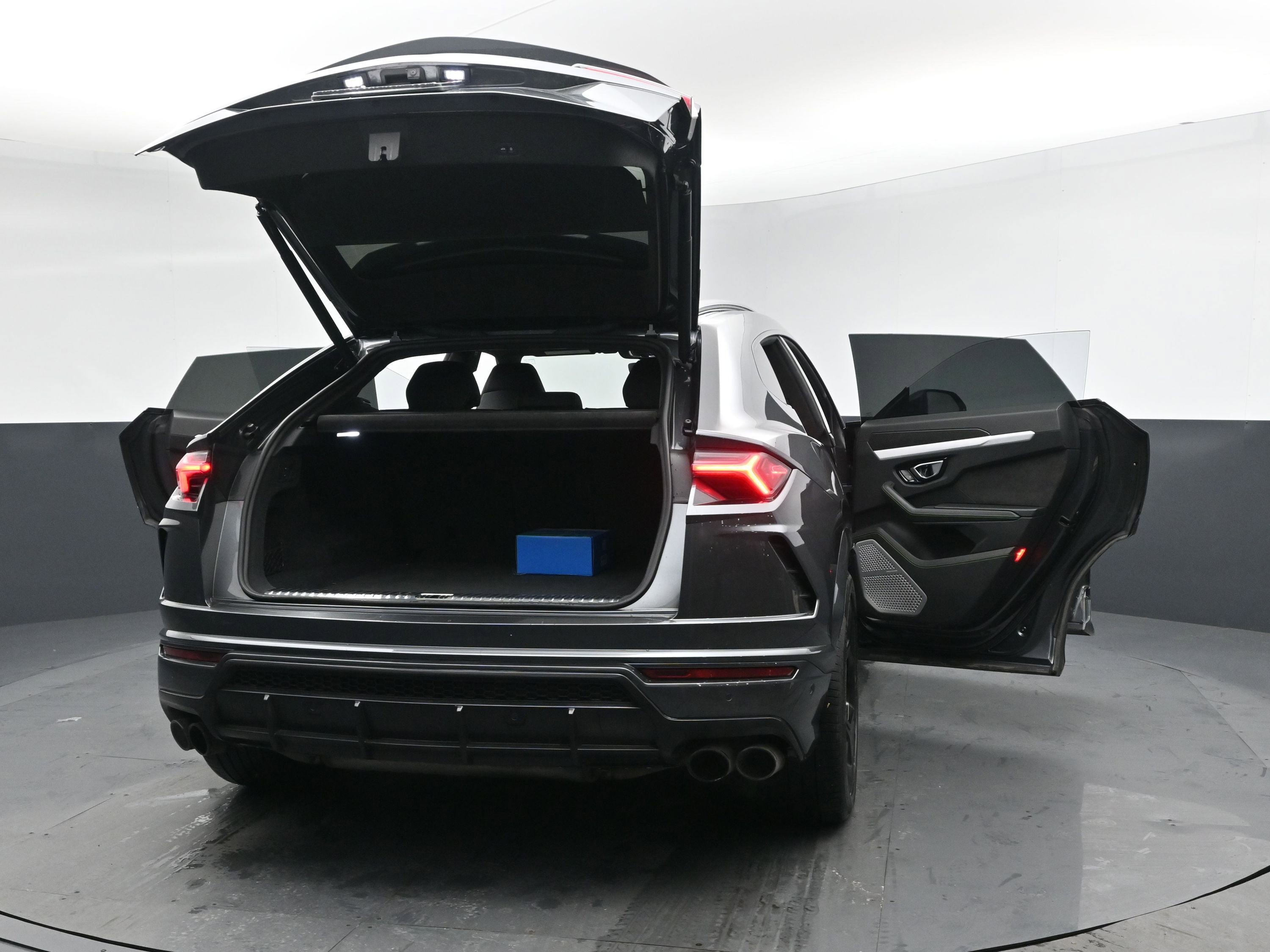 Used 2020 Lamborghini Urus image 33