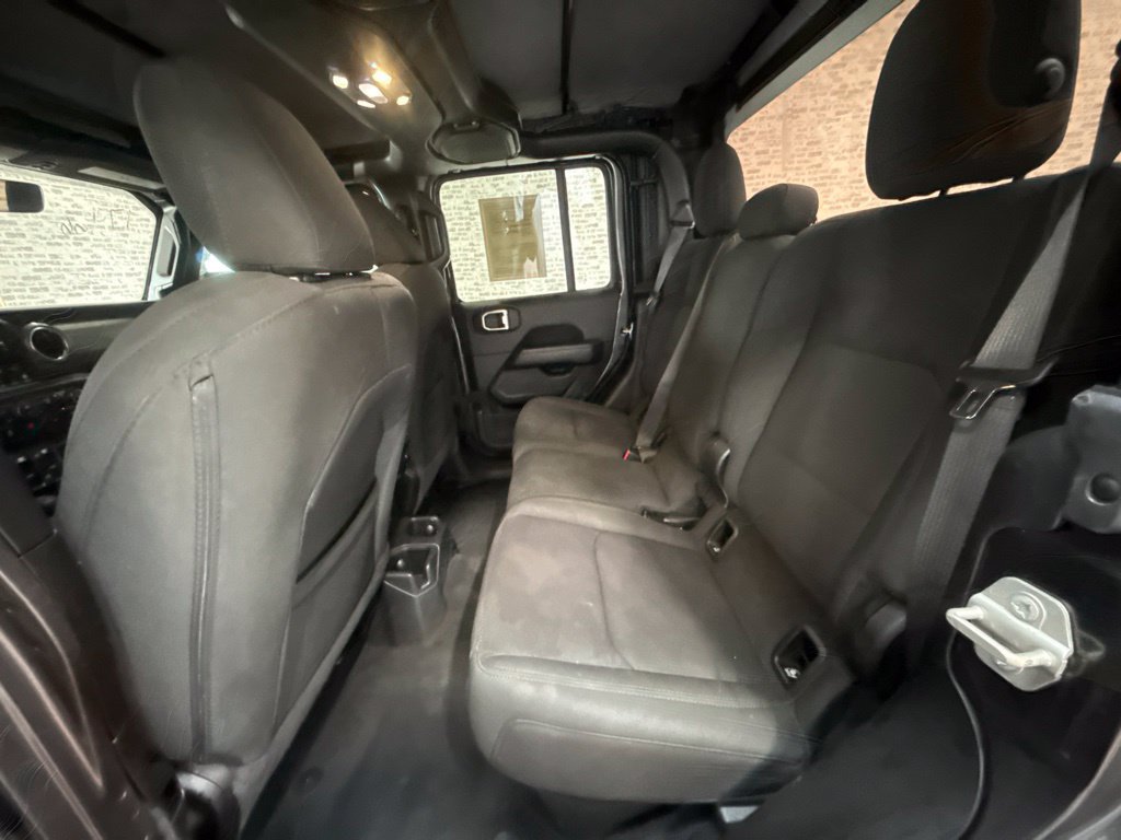 Used 2023 Jeep Gladiator Overland AWD/4WD image 13