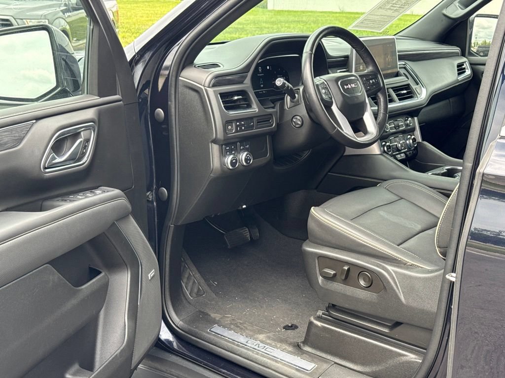 Used 2022 GMC Yukon XL SLT w/ SLT Premium Package AWD/4WD image 11