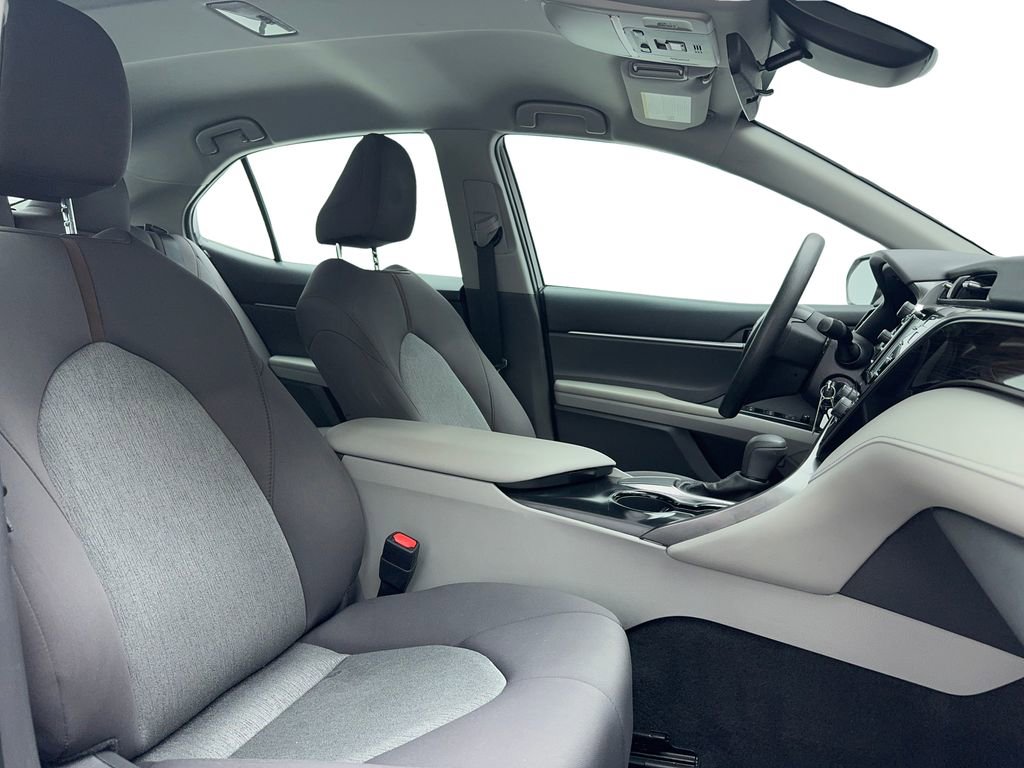 Used 2020 Toyota Camry LE image 38